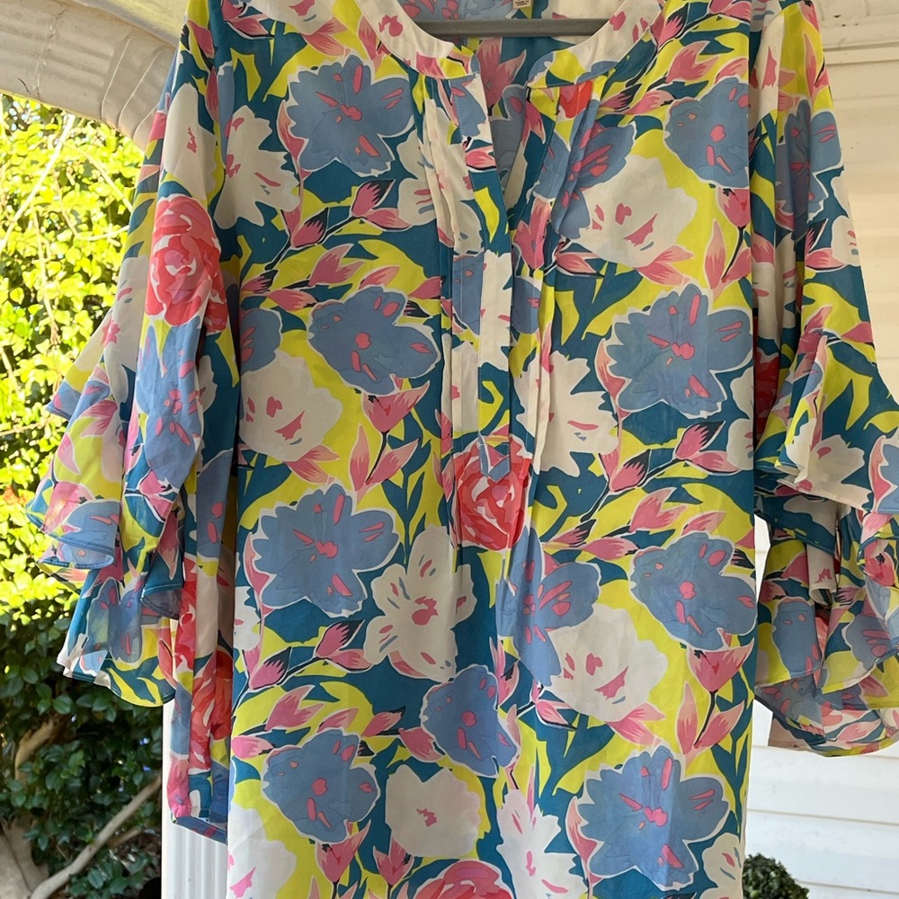 Gigio Women’s light weight bell sleeve Top. XL
W3 - Picture 4 of 9